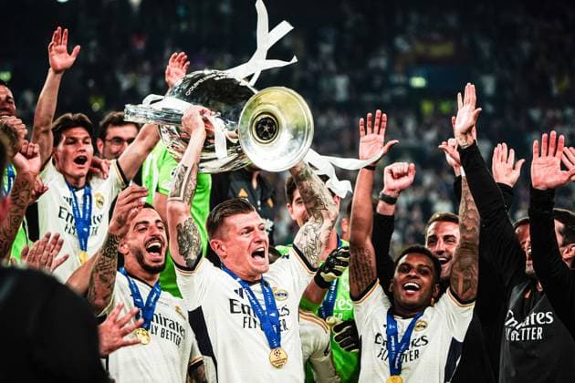 Toni Kroos Real Madrid, 08 with Champions League Cup ENG, Borussia Dortmund vs Real Madrid, Football, Champions League, Final, Season 2023 2024, 01 06 2024 ENG, Borussia Dortmund vs Real Madrid, Football, Champions League, Final, Season 2023 2024, 01 06 2024 London Copyright: xEibner-Pressefoto MarcelxvonxFehrnx EP_MFN