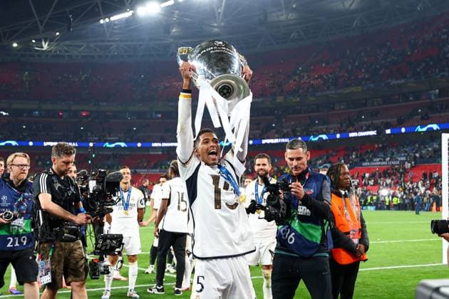 Jude Bellingham of Real Madrid with the Champions League trophy in front of the fans Borussia Dortmund v Real Madrid, UEFA Champions League, Final, Football, Wembley Stadium, London, UK - 01 June 2024 EDITORIAL USE ONLY No use with unauthorised audio, video, data, fixture lists, club league logos or live services. Online in-match use limited to 120 images, no video emulation. No use in betting, games or single club league player publications. Copyright: xKieranxMcManus Shutterstockx 14516313dg