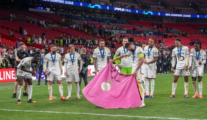 Football, Men, Season 2023 2024, Champions League Final , Borussia Dortmund Real Madrid, f l Antonio Rüdiger Real Madrid , Daniel Carvajal Real Madrid , Luka Modric Real Madrid , Joselu Real Madrid , Goalkeeper Andriy Lunin Real Madrid , Nacho Fernandez Real Madrid as Torero Bullfighter with Capote with Real Logo, Eder Militao Real Madrid , Jude Bellingham Real Madrid , Eduardo Camavinga Real Madrid , Cheering after the final whistle, 01 06 2024, Copyright: xSebastianxRäppold MatthiasxKochx