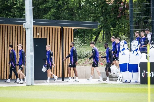 Training camp preparation UEFA EURO 2024 Germany 05 06 2024 Jamal Musiala Germany, 10 , Maximilian Beier Germany, 14 , Toni Kroos Germany , Jonathan Tah Germany, 4 , Kai Havertz Germany, 7 , Antonio Rüdiger Germany , David Raum Germany, 3 , Florian Wirtz Germany, 17 , Niclas Füllkrug Germany , Waldemar Anton Germany, 16 arrive at the training ground Training camp preparation UEFA EURO 2024 Germany Training HerzoBase, Herzogenaurach on 05 06 2024 Copyright: xBEAUTIFULxSPORTS Wunderlx