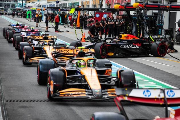 81 PIASTRI Oscar (aus), McLaren F1 Team MCL38, 04 NORRIS Lando (gbr), McLaren F1 Team MCL38, 01 VERSTAPPEN Max (nld), Red Bull Racing RB20, action pitlane during the Formula 1 AWS Grand Prix du Canada 2024, 9th round of the 2024 Formula One World Championship, WM, Weltmeisterschaft from June 07 to 09, 2024 on the Circuit Gilles Villeneuve, in Montrà al, Canada - F1 - CANADIAN GRAND PRIX 2024 DPPI Panoramic 240608_R09_CANADA_DP_FGOO5323
