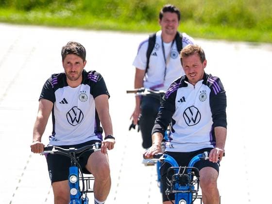 Benjamin Glueck Germany, Assistant Coach and Julian Nagelsmann Germany , Coach on the bike, GER, DFB, Public Training, Football Mens National Team Germany, UEFA European Football Championship 2024, Herzogenaurach 10 06 2024 GER, DFB, Public Training, Football Mens National Team Germany, UEFA European Football Championship 2024, Herzogenaurach 10 06 2024 Herzogenaurach Copyright: xEibner-Pressefoto FlorianxWieganx EP_FWD