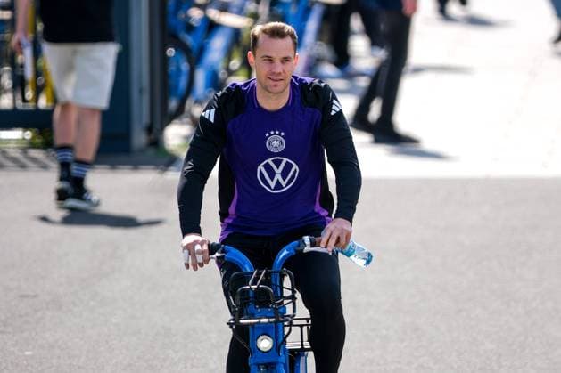 Manuel Neuer Germany , 01 on the bike, GER, DFB, Public training, Football mens national team Germany, UEFA European Football Championship 2024, Herzogenaurach 10 06 2024 GER, DFB, Public training, Football mens national team Germany, UEFA European Football Championship 2024, Herzogenaurach 10 06 2024 Herzogenaurach Copyright: xEibner-Pressefoto FlorianxWieganx EP_FWD