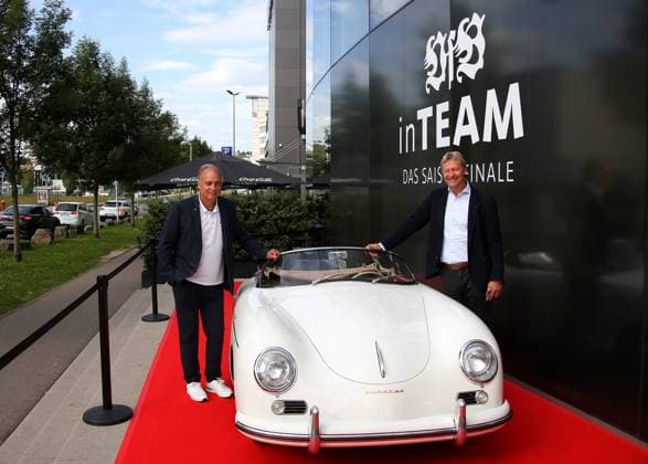 12 06 2024, Germany, Leonberg, Football Bundesliga, VfB in Team, film premiere Traumpalast Leonberg, 6 p.m. red carpet, 7 30 p.m. talk, then film, f l Hansi Müller, Guido Buchwald