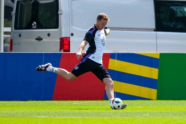 Julian Nagelsmann Germany , Coach on the ball, GER, Final training MD 1, DFB national team ahead of Germany vs. Scotland, UEFA European Championship football, Herzogenaurach, 13 06 2024 GER, Final training MD 1, DFB national team ahead of Germany vs. Scotland, UEFA European Championship football, Herzogenaurach, 13 06 2024 Herzogenaurach Copyright: xEibner-Pressefoto FlorianxWieganx EP_FWD