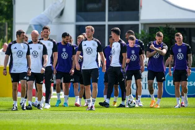 The team around Julian Nagelsmann Germany , Coach , GER, Final training MD 1, Mens national team ahead of Germany vs. Scotland, UEFA European Championship 2024, Football, Herzogenaurach, 13 06 2024 GER, Final training MD 1, Mens national team ahead of Germany vs. Scotland, UEFA European Championship 2024, Football, Herzogenaurach, 13 06 2024 Herzogenaurach Copyright: xEibner-Pressefoto FlorianxWieganx EP_FWD
