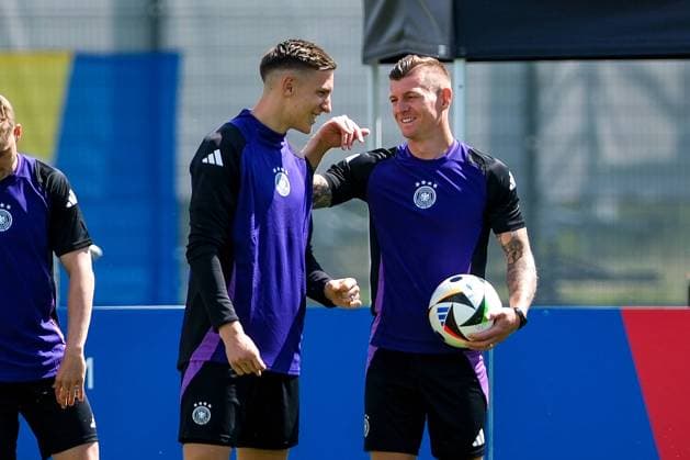 Nico Schlotterbeck Germany, 15 and Toni Kroos Germany , 08 , GER, Final training MD 1, Mens national team ahead of Germany vs Scotland, UEFA European Championship 2024, Football, Herzogenaurach, 13 06 2024 GER, Final training MD 1, Mens national team ahead of Germany vs Scotland, UEFA European Championship 2024, Football, Herzogenaurach, 13 06 2024 Herzogenaurach Copyright: xEibner-Pressefoto FlorianxWieganx EP_FWD