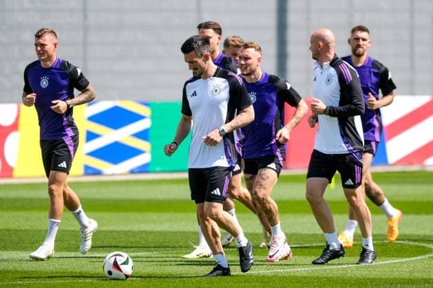 The players warm up GER, Final training MD 1, Mens national team ahead of Germany vs Scotland, UEFA European Championship 2024, Football, Herzogenaurach, 13 06 2024 GER, Final training MD 1, Mens national team ahead of Germany vs Scotland, UEFA European Championship 2024, Football, Herzogenaurach, 13 06 2024 Herzogenaurach Copyright: xEibner-Pressefoto FlorianxWieganx EP_FWD