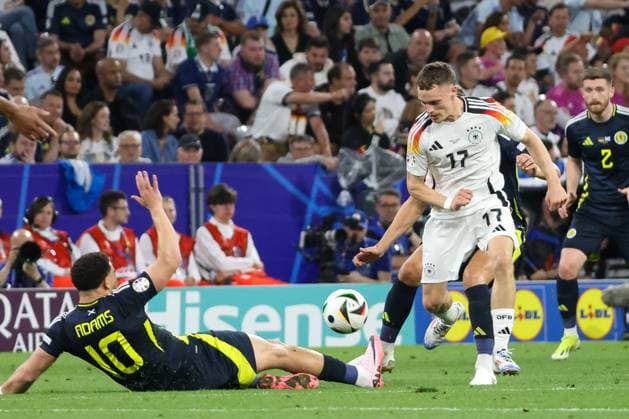 Florian Wirtz Germany, 17 on the ball, on the ground Che Adams Scotland, 10 , Football, UEFA , European Championship, Group A 2024, Germany vs Scotland, 14 06 2024, Munich Football Arena, Munich, Germany Munich Football Arena Bayern Germany Copyright: xGrantxHubbsx