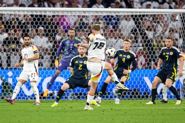 Goal kick by Maximilian Mittelstaedt Germany 18 Anthony Ralston Scotland 02 , Scott McTominay Scotland 04 GER, Germany GER vs Scottland SCO , European Football Championship, UEFA EURO 2024, Group A, Matchday 1, 14 06 2024 DFB DFL REGULATIONS PROHIBIT ANY USE OF PHOTOGRAPHS AS IMAGE SEQUENCES AND OR QUASI VIDEO GER, Germany GER vs Scottland SCO , European Football Championship, UEFA EURO 2024, Group A, 1 Matchday, 14 06 2024 Munich Copyright: xEibner-Pressefoto RogerxBuerkex EP