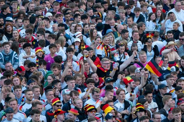 Fans cheering, jubilation, joy GER, Germany vs Scotland, Public Viewing, Fanzone Hamburg, Opening match, Fan Festival, UEFA EURO 2024, 14 06 2024 GER, Germany vs Scotland, Public Viewing, Fanzone Hamburg, Opening match, Fan Festival, Hamburg UEFA EURO 2024, 14 06 2024 Hamburg Copyright: xEibner-Pressefoto MaximilianxVincenx EP_MVN