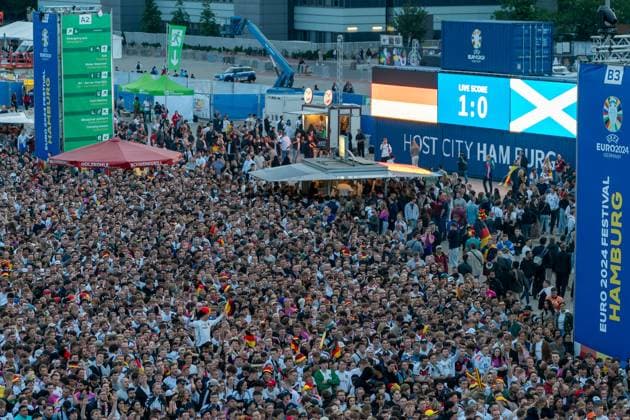 Fans cheer after the first goal, cheering, joy, goal GER, Germany vs Scotland, Public Viewing, Fanzone Hamburg, opening match, Fan Festival, UEFA EURO 2024, 14 06 2024 GER, Germany vs Scotland, Public Viewing, Fanzone Hamburg, opening match, Fan Festival, Hamburg UEFA EURO 2024, 14 06 2024 Hamburg Copyright: xEibner-Pressefoto MaximilianxVincenx EP_MVN