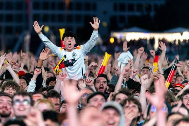 strong cheering after the fourth goal, fans, cheering, joy, fan in the crowd GER, Germany vs Scotland, Public Viewing, Fanzone Hamburg, opening match, Fan Festival, UEFA EURO 2024, 14 06 2024 GER, Germany vs Scotland, Public Viewing, Fanzone Hamburg, opening match, Fan Festival, Hamburg UEFA EURO 2024, 14 06 2024 Hamburg Copyright: xEibner-Pressefoto MaximilianxVincenx EP_MVN