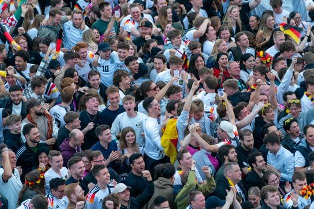 Fans cheer after the first goal, cheering, joy, goal GER, Germany vs Scotland, Public Viewing, Fanzone Hamburg, opening match, Fan Festival, UEFA EURO 2024, 14 06 2024 GER, Germany vs Scotland, Public Viewing, Fanzone Hamburg, opening match, Fan Festival, Hamburg UEFA EURO 2024, 14 06 2024 Hamburg Copyright: xEibner-Pressefoto MaximilianxVincenx EP_MVN