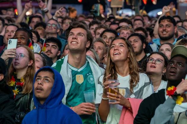 Fans watch the screen, Fans GER, Germany vs Scotland, Public Viewing, Fanzone Hamburg, Opening match, Fan Festival, UEFA EURO 2024, 14 06 2024 GER, Germany vs Scotland, Public Viewing, Fanzone Hamburg, Opening match, Fan Festival, Hamburg UEFA EURO 2024, 14 06 2024 Hamburg Copyright: xEibner-Pressefoto MaximilianxVincenx EP_MVN
