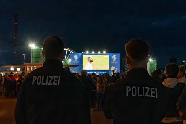 Police provide security GER, Germany vs Scotland, Public Viewing, Fanzone Hamburg, Opening match, Fan Festival, UEFA EURO 2024, 14 06 2024 GER, Germany vs Scotland, Public Viewing, Fanzone Hamburg, Opening match, Fan Festival, Hamburg UEFA EURO 2024, 14 06 2024 Hamburg Copyright: xEibner-Pressefoto MaximilianxVincenx EP_MVN