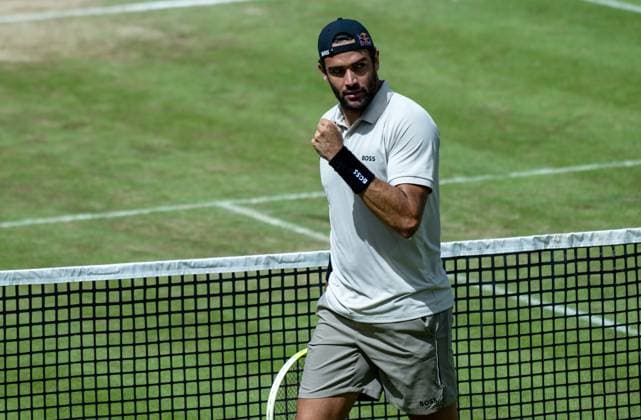 Cheers and joy for Matteo Berrettini ITA xettx, Germany, Stuttgart, 15 06 2024, Tennis, Boss Open, 2024, Semifinal, L Musetti ITA M Berrettini ITA , TC Weissenhof, Center Court Photo A2 Bildagentur Peter Hartenfelser