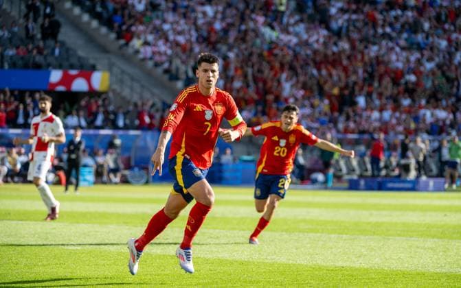 Football, men, 2023 24 season, UEFA Euro 20204, Group B 1 matchday in Berlin, Spain Croatia, f l Alvaro Morata, Pedri both Spain , cheering after scoring 1 0, 15 06 2024, Copyright: xMatthiasxKochx
