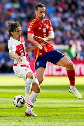 Luka Modric of Croatia (L) battles with Fabian Ruiz of Spain (R) Spain v Croatia, UEFA European Championship, EM, Europameisterschaft 2024, Group B, Football, Olympiastadion, Berlin, Germany, 15 Jun 2024 EDITORIAL USE ONLY No use with unauthorised audio, video, data, fixture lists, club league logos or live services. Online in-match use limited to 120 images, no video emulation. No use in betting, games or single club league player publications. Copyright: xDavexShopland Shutterstockx 14539285bd