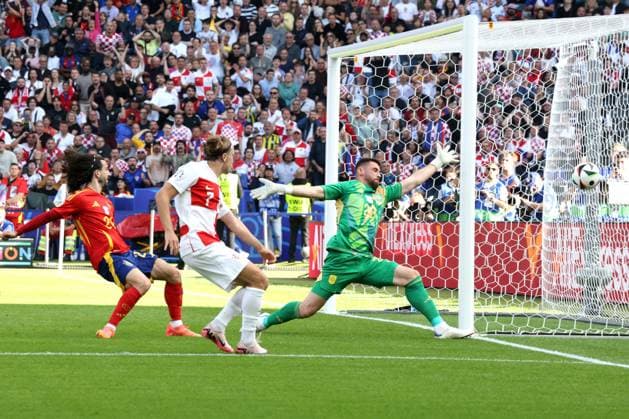DEU, GER, Euro 2024, Group B, ESP vs CRO, 15 06 2024, Berliner Olympiastadion, Berlin, DEU, GER, Euro 2024, Group B, ESP vs CRO, pictured Unai Simon Spain 23 , Marc Cucurella Spain 24 , Lovro Majer Croatia 7 Photo Juergen Engler nordphoto GmbH nordphotoxGmbHx xEngler nph00076