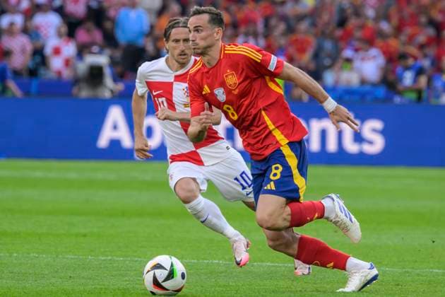 GER, Berlin, Football, Spain vs Croatia, Group B, Group stage, UEFA EURO 2024, MD3, SP1, Olympia Stadion Berlin, v l Luka Modric Croatia , Fabian Ruiz Spain , duel, action, fight, fighting for the ball, 15 06 2024, Copyright: HMBxMedia UwexKoch