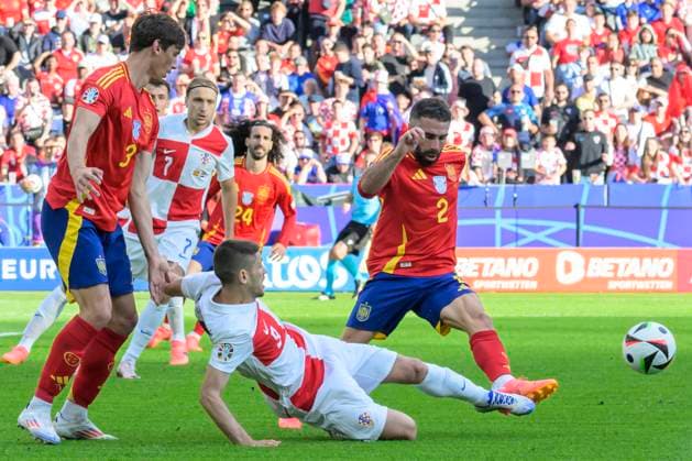 GER, Berlin, Football, Spain vs Croatia, Group B, Group stage, UEFA EURO 2024, MD3, SP1, Olympia Stadion Berlin, f l Robin Le Normand Spain , Lovro Majer Croatia , Andrej Kramaric Croatia , Dani Carvajal Spain , duel, action, fight, fights for the ball, 15 06 2024, Copyright: HMBxMedia UwexKoch