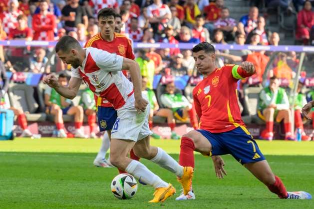 GER, Berlin, Football, Spain vs Croatia, Group B, Group stage, UEFA EURO 2024, MD3, SP1, Olympia Stadion Berlin, v l Mateo Kovacic Croatia , Alvaro Morata Spain , duel, action, fight, fights for the ball, 15 06 2024, Copyright: HMBxMedia UwexKoch