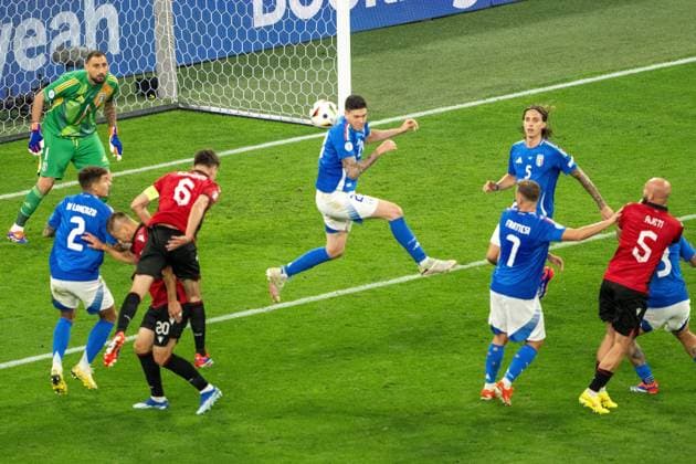 GER, EURO 2024, Group B, Italy ITA vs Albania ALB 15 06 2024, BVB Stadium Dortmund, Dortmund, GER, EURO 2024, Group B, Italy ITA vs Albania ALB In the picture Alessandro Bastoni Italy ITA, 23 header header duel dynamics, action, action, game scene clears in the penalty area nordphotoxGmbHxx xDenkinger nph00015