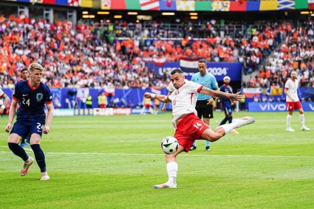 Goal shot Goal chance Jakub Kiwior Poland, 14 GER, Poland vs Netherlands, European Football Championship, UEFA Euro 2024, Matchday 1, 16 06 2024 GER, Poland vs Netherlands, European Football Championship, UEFA Euro 2024, Matchday 1, 16 06 2024 Hamburg Copyright: xEibner-Pressefoto MarcelxvonxFehrnx EP_MFN
