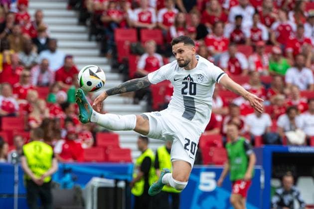 Petar Stojanovic Slovenia, 20 on the ball, GER, Slovenia SVN vs Denmark DEN , European Football Championship, UEFA EURO 2024, Group C, Matchday 1, 16 06 2024 GER, Slovenia SVN vs Denmark DEN , European Football Championship, UEFA EURO 2024, Group C, Matchday 1, 16 06 2024 Stuttgart Copyright: xEibner-Pressefoto Memmlerx EP_MMR