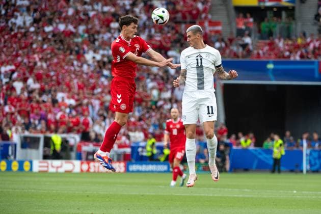Benjamin Sesko Slovenia, 11 in duel with Andreas Christensen Denmark, 06 , GER, Slovenia SVN vs Denmark DEN , European Football Championship, UEFA EURO 2024, Group C, Matchday 1, 16 06 2024 GER, Slovenia SVN vs Denmark DEN , European Football Championship, UEFA EURO 2024, Group C, Matchday 1, 16 06 2024 Stuttgart Copyright: xEibner-Pressefoto Memmlerx EP_MMR