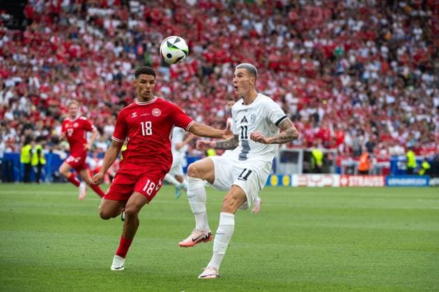 Benjamin Sesko Slovenia, 11 in duel with Alexander Hartmann Bah Daenemark, 18 , GER, Slovenia SVN vs Denmark DEN , European Football Championship, UEFA EURO 2024, Group C, Matchday 1, 16 06 2024 GER, Slovenia SVN vs Denmark DEN , European Football Championship, UEFA EURO 2024, Group C, Matchday 1, 16 06 2024 Stuttgart Copyright: xEibner-Pressefoto Memmlerx EP_MMR