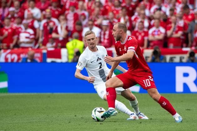 Christian Eriksen Denmark, 10 in duel with Zan Karnicnik Slovenia, 02 , GER, Slovenia SVN vs Denmark DEN , European Football Championship, UEFA EURO 2024, Group C, Matchday 1, 16 06 2024 GER, Slovenia SVN vs Denmark DEN , European Football Championship, UEFA EURO 2024, Group C, Matchday 1, 16 06 2024 Stuttgart Copyright: xEibner-Pressefoto Memmlerx EP_MMR