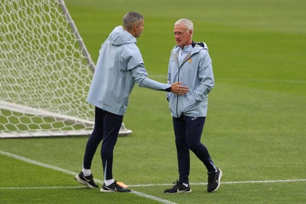 Fitness Trainer Cyril Moine France speaks with Trainer Didier Deschamps France , UEFA EURO 2024 Group D, Austria vs France, Paul Janes Stadion on June 16, 2024 in Dusseldorf, Germany Photo by Oliver Kaelke DeFodi Images Fitness Trainer Cyril Moine France speaks with Trainer Didier Deschamps France , UEFA EURO 2024 Group D, Austria vs France, Paul Janes Stadion on June 16, 2024 in Dusseldorf, Germany Photo by Oliver Kaelke DeFodi Images Defodi 678 2024 06 16 OK AUTFRA 0081 Defodi-678