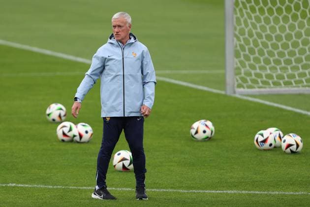 Coach Didier Deschamps France gestures, UEFA EURO 2024 Group D, Austria vs France, Paul Janes Stadion on June 16, 2024 in Dusseldorf, Germany Photo by Oliver Kaelke DeFodi Images Coach Didier Deschamps France gestures, UEFA EURO 2024 Group D, Austria vs France, Paul Janes Stadion on June 16, 2024 in Dusseldorf, Germany Photo by Oliver Kaelke DeFodi Images Defodi 678 2024 06 16 OK AUTFRA 0175 Defodi-678