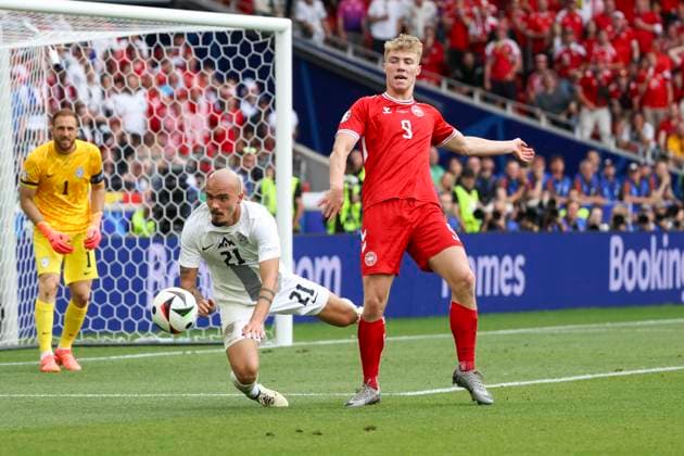 Vanja Drkusic Slovenia, 21 and Rasmus Hoejlund Denmark, 09 in duel , Football, UEFA , European Championship, Group C 2024, Slovenia vs Denmark, 16 06 2024, Stuttgart Arena, Stuttgart, Germany Stuttgart Stuttgart Arena Baden Wuerttemberg Germany Copyright: xGrantxHubbsx