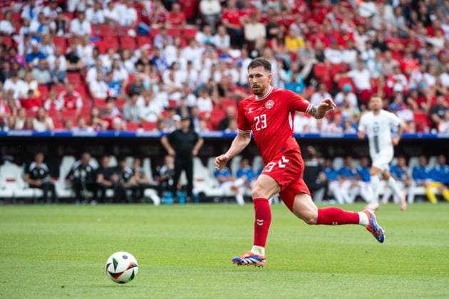 Pierre Emile Hojbjerg Denmark, 23 on the ball, GER, Slovenia SVN vs Denmark DEN , European Football Championship, UEFA EURO 2024, Group C, Matchday 1, 16 06 2024 GER, Slovenia SVN vs Denmark DEN , European Football Championship, UEFA EURO 2024, Group C, Matchday 1, 16 06 2024 Stuttgart Copyright: xEibner-Pressefoto Memmlerx EP_MMR