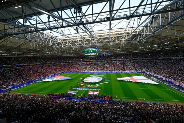 A general view inside Arena Aufschalke as England and Serbia players line up Serbia v England, UEFA European Championship, EM, Europameisterschaft 2024, Group C, Football, Arena Aufschalke, Gelsenkirchen, Germany, 16 Jun 2024 EDITORIAL USE ONLY No use with unauthorised audio, video, data, fixture lists, club league logos or live services. Online in-match use limited to 120 images, no video emulation. No use in betting, games or single club league player publications. Copyright: xDavexShopland Shutterstockx 14539403j