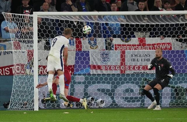 GER, EM UEFA 2024, Group C, Serbia vs England 16 06 2024, Veltins Arena, Gelsenkirchen, GER, EM UEFA 2024, Group C, Serbia vs England, in the picture Miloö Veljkovic Serbia , Harry Kane England , Goalkeeper Predrag Rajkovic Serbia nordphotoxGmbHx xBratic nph00250