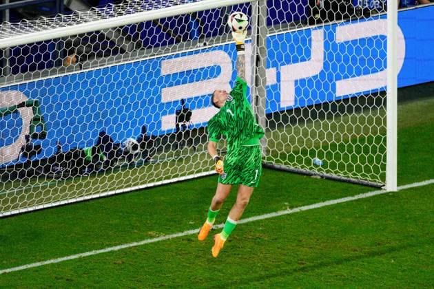 Jordan Pickford of England makes a save Serbia v England, UEFA European Championship, EM, Europameisterschaft 2024, Group C, Football, Arena Aufschalke, Gelsenkirchen, Germany, 16 Jun 2024 EDITORIAL USE ONLY No use with unauthorised audio, video, data, fixture lists, club league logos or live services. Online in-match use limited to 120 images, no video emulation. No use in betting, games or single club league player publications. Copyright: xDavexShopland Shutterstockx 14539403bv