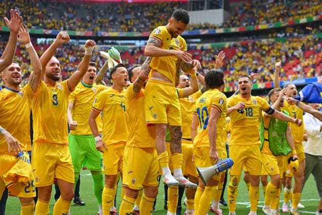 Final cheer,team photo,team,team,team photo, above Marius MARIN ROM , cheering,joy,enthusiasm,action group phase group C Romania ROU Ukraine UKR 3 0, on 17 06 2024 Football Arena Munich, Football UEFA EURO 2024 GERMANY from 14 06 2024 14 07 2024