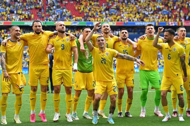 Final cheer,team photo,team, front Nicolae STANCIU ROM,21 , cheering,joy,enthusiasm,action group phase group C Romania ROU Ukraine UKR 3 0, on 17 06 2024 Football Arena Munich, Football UEFA EURO 2024 GERMANY from 14 06 2024 14 07 2024