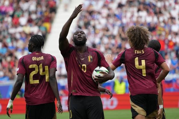 Romelu Lukaku Belgium, Belgium, Belgie, Belgique, 10 cheers after Amadou Onana Belgium, Belgium, Belgie, Belgique, 24 Oana scores with a header, but Romelu Lukaku Belgium, Belgium, Belgie, Belgique, 10 is offside and the VAR does not recognize the goal Frankfurt 17 06 2024 Belgium vs Slovakia, EURO2024 M9, Group E, EM Arena Frankfurt