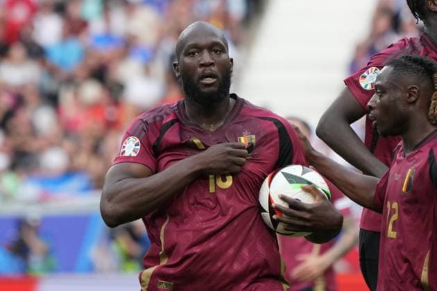 Romelu Lukaku Belgium, Belgium, Belgie, Belgique, 10 cheers after Amadou Onana Belgium, Belgium, Belgie, Belgique, 24 Oana scores with a header, but Romelu Lukaku Belgium, Belgium, Belgie, Belgique, 10 is offside and the VAR does not recognize the goal Frankfurt 17 06 2024 Belgium vs Slovakia, EURO2024 M9, Group E, EM Arena Frankfurt