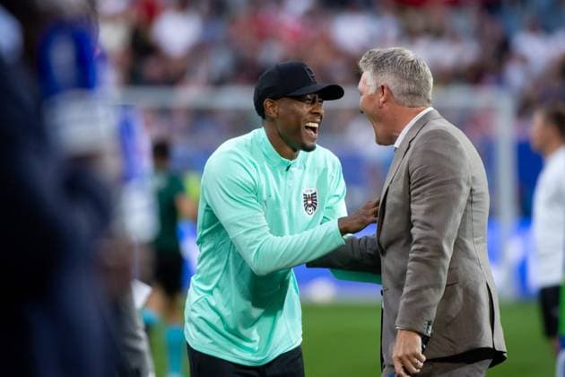 David Alaba Austria, supervisor laughs with Bastian Schweinsteiger Germany, ARD TV expert, former national player , GER, Austria AUT vs France FRA , European Football Championship, UEFA EURO 2024, Group D, Matchday 1, 17 06 2024 GER, Austria AUT vs France FRA , European Football Championship, UEFA EURO 2024, Group D, Matchday 1, 17 06 2024 Duesseldorf Copyright: xEibner-Pressefoto Memmlerx EP_MMR