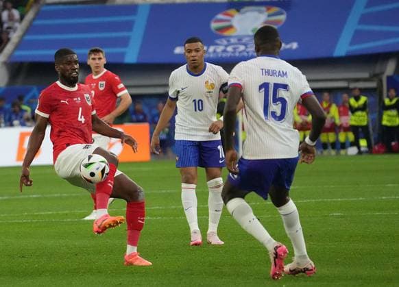 GER, EM UEFA 2024, Group D, Austria vs France 17 06 2024, Düsseldorf Arena, Düsseldorf, GER, EM UEFA 2024, Group D, Austria vs France, in the picture Kevin Danso Austria , Marcus Thuram France , Kylian Mbappà France nordphotoxGmbHx xBratic nph00250