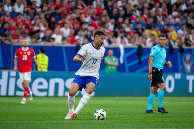 William Alain Andre Saliba France, 17 on the ball, GER, Austria AUT vs France FRA , European Football Championship, UEFA EURO 2024, Group D, Matchday 1, 17 06 2024 GER, Austria AUT vs France FRA , European Football Championship, UEFA EURO 2024, Group D, Matchday 1, 17 06 2024 Duesseldorf Copyright: xEibner-Pressefoto Memmlerx EP_MMR