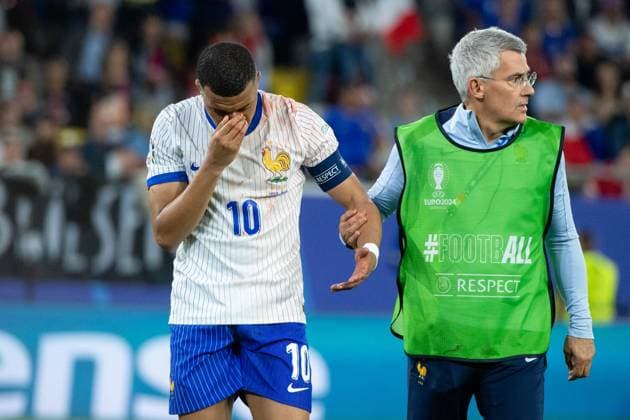 Kylian Mbappe France, 10 is injured and undergoing treatment, GER, Austria AUT vs France FRA , European Football Championship, UEFA EURO 2024, Group D, Matchday 1, 17 06 2024 GER, Austria AUT vs France FRA , European Football Championship, UEFA EURO 2024, Group D, Matchday 1, 17 06 2024 Duesseldorf Copyright: xEibner-Pressefoto Memmlerx EP_MMR