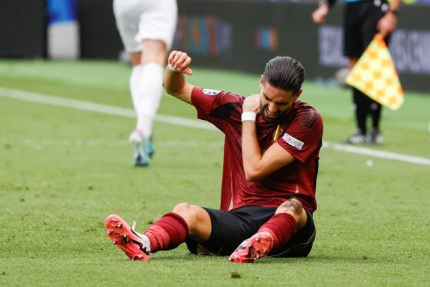 In the picture Yannick Carrasco Belgium, 11 , Foul, Injury 17 06 2024, Belgium vs Slovakia, European Championship 2024, Matchday 1, Germany, Frankfurt am Main, Deutsche Bank Park, DFL REGULATES PROHIBIT ANY USE OF PHOTOGRAPHS AS IMAGE SEQUENCES AND OR QUASI VIDEO Copyright: HMBxMedia xJulienxBecker