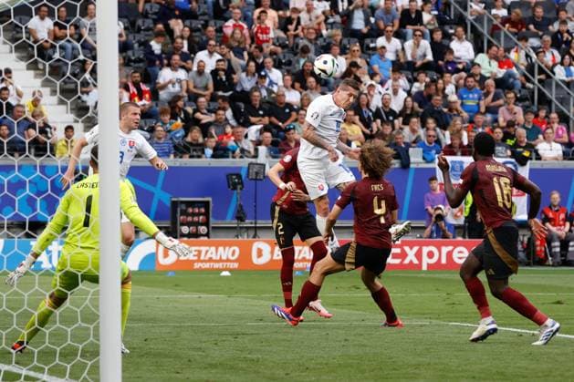 In the picture from left Goalkeeper Koen Casteels Belgium, 1 , Denis Vavro Slovakia, 3 , Zeno Debast Belgium, 2 , Juraj Kucka Slovakia, 19 , header, Wout Faes Belgium, 4 and Orel Mangala Belgium, 18 , scoring chance 17 06 2024, Belgium vs Slovakia, European Championship 2024, Matchday 1, Germany, Frankfurt am Main, Deutsche Bank Park, DFL REGULATES PROHIBIT ANY USE OF PHOTOGRAPHS AS IMAGE SEQUENCES AND OR QUASI VIDEO Copyright: HMBxMedia xJulienxBecker